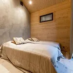 Modern High-quality 4br In Next To Slopes