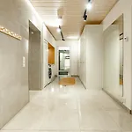 Modern High-quality 4br In Next To Slopes