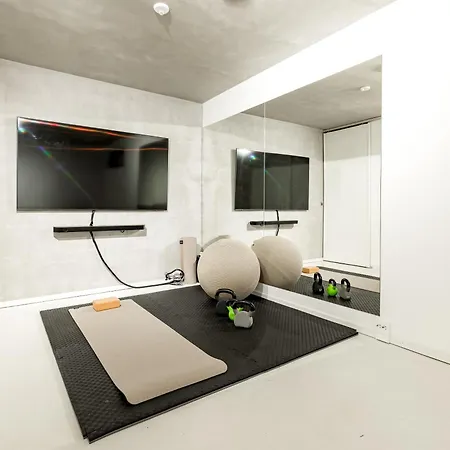 Modern High-quality 4br Next To Slopes *