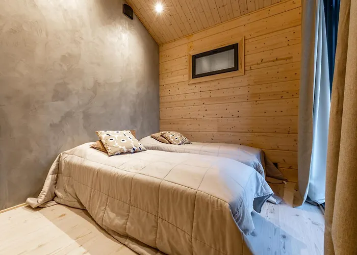 Modern High-quality 4br In Next To Slopes