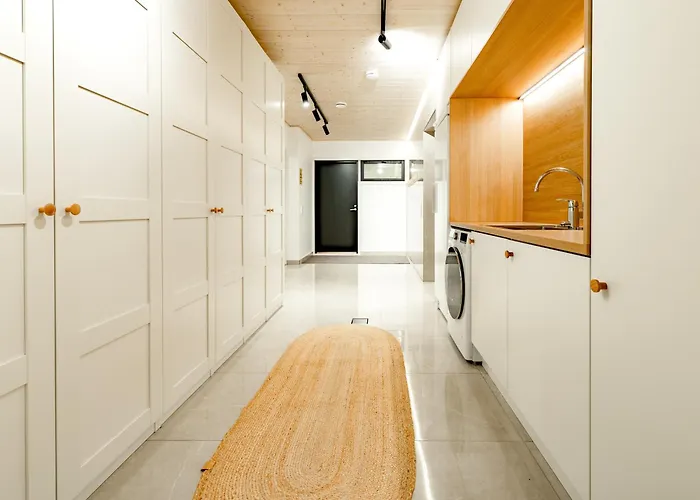 Modern High-quality 4br In Next To Slopes